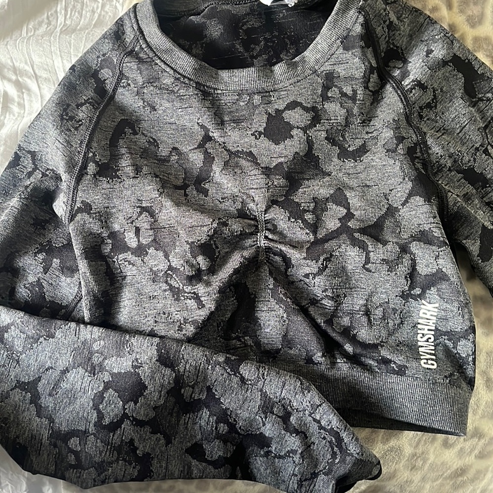 gymshark crop long sleeve top!! Adapt